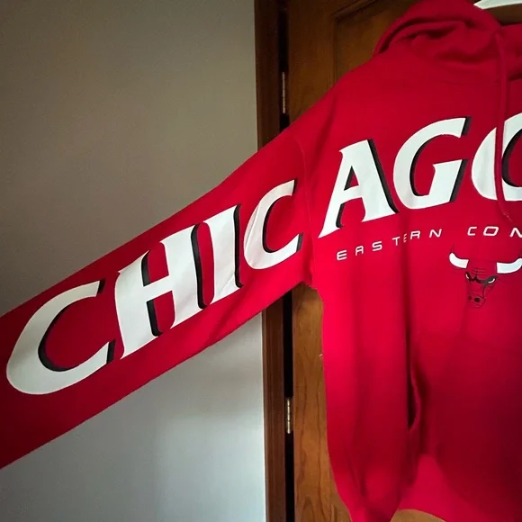 NBA Red Bulls Graphic Hoodie - Picture 2 of 3